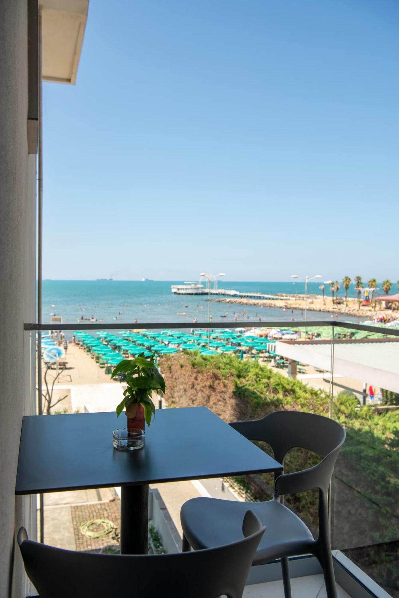 Hotel Vila 11 Дуррес Екстер'єр фото